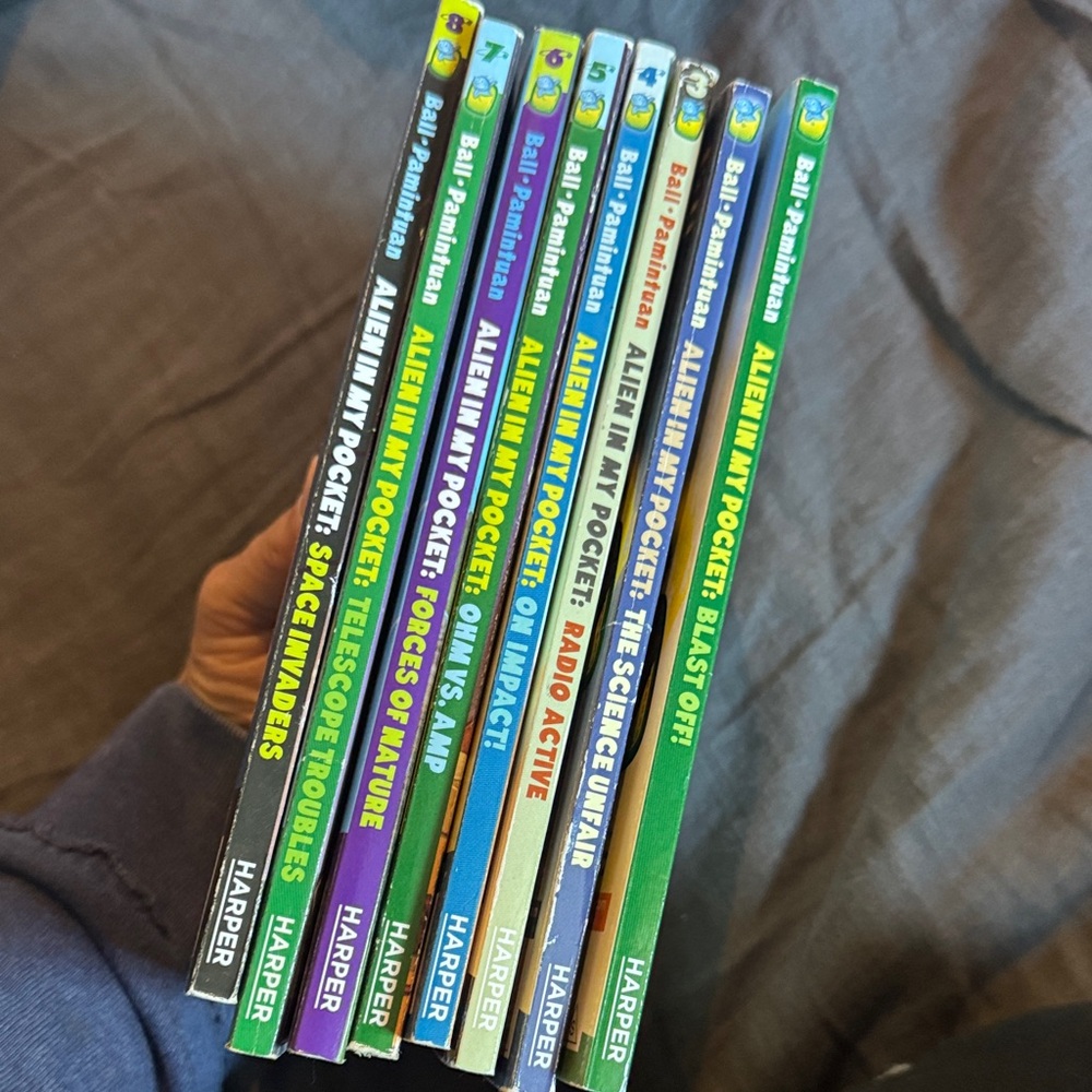 Harper 'Alien in My Pocket' 7-Book Lot - Colorful Spines